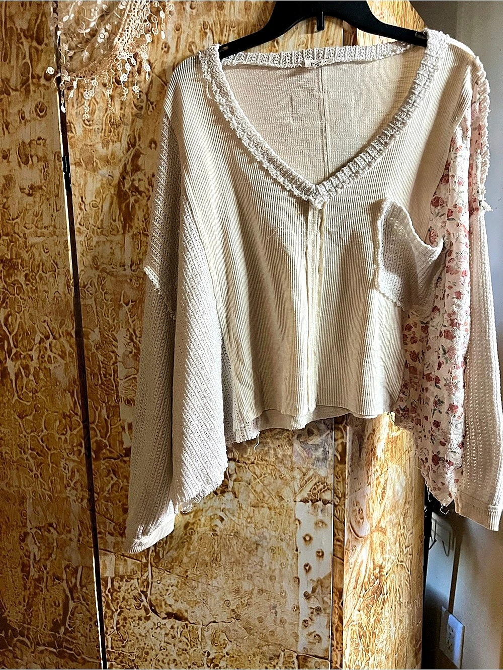 POL Floral Knit Tunic Top in White & Pink Size Small